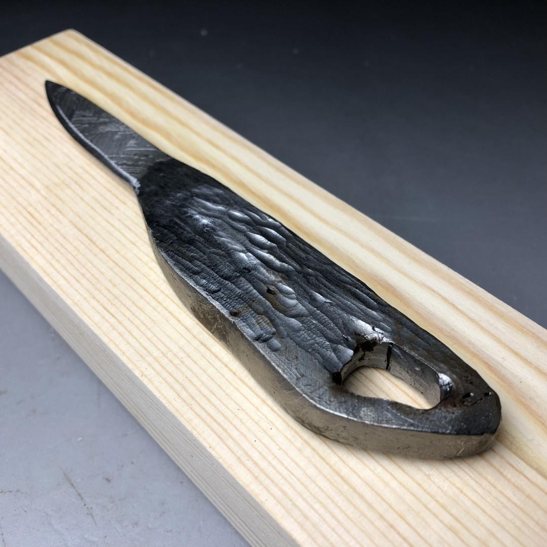 アルタイ隕石　 鉄隕石　メテオライト　模造刀　重さ約152ｇ 共箱