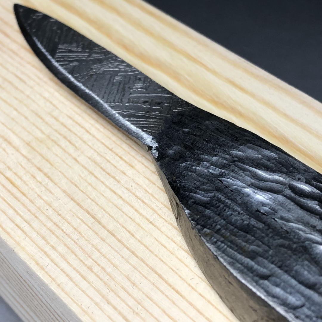 アルタイ隕石　 鉄隕石　メテオライト　模造刀　重さ約152ｇ 共箱