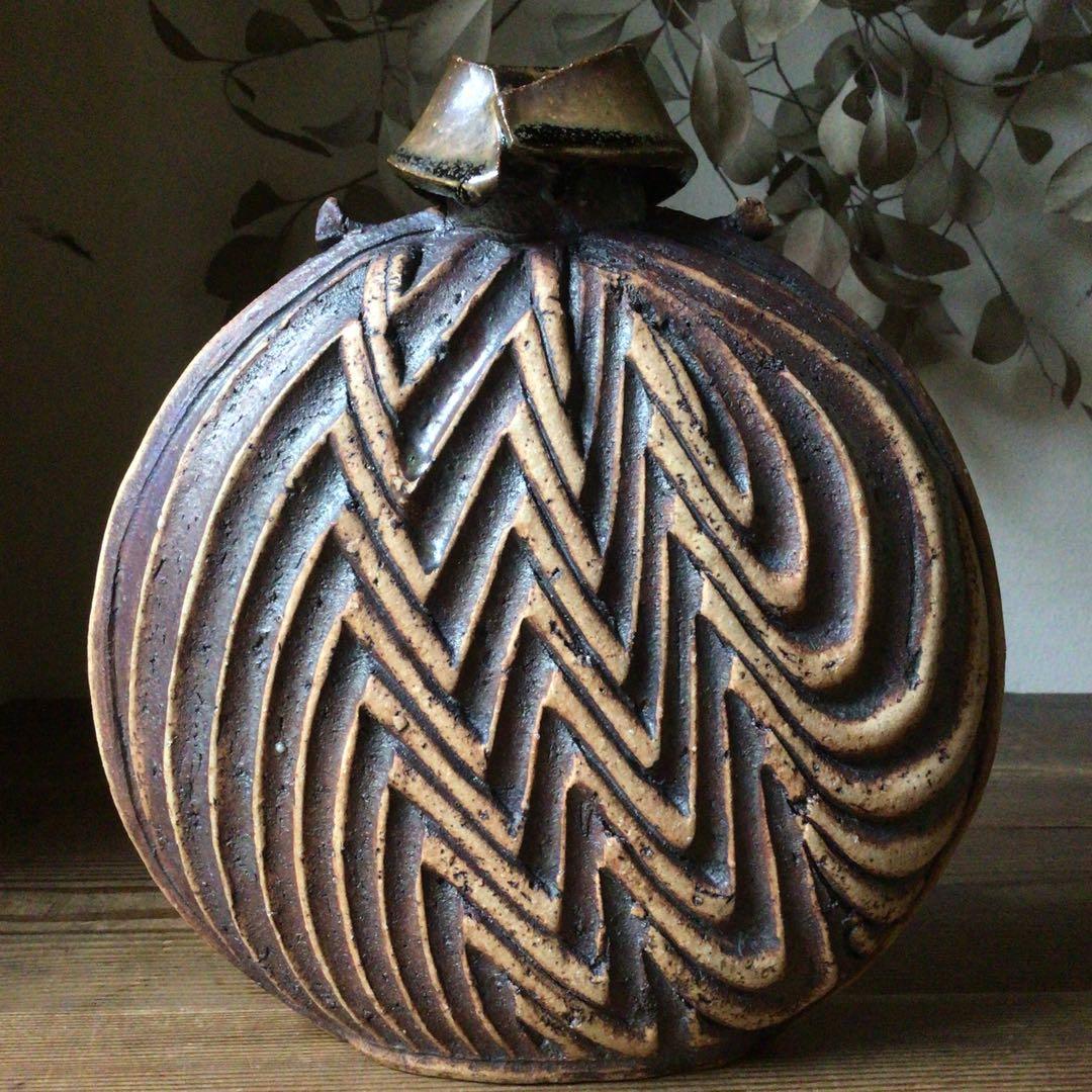 No3660  草文扁壺　陶芸　民藝　陶磁器　一輪挿し　花器　花入　壺　送料無料