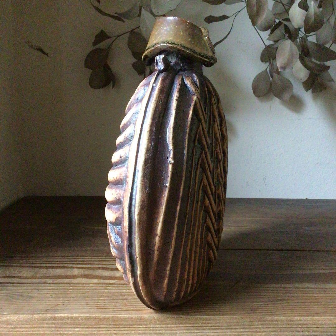 No3660  草文扁壺　陶芸　民藝　陶磁器　一輪挿し　花器　花入　壺　送料無料