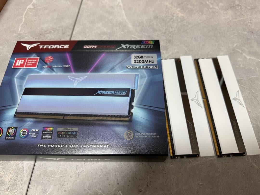 メモリ : xtreem white ddr4 3200mhz 16gb×2枚