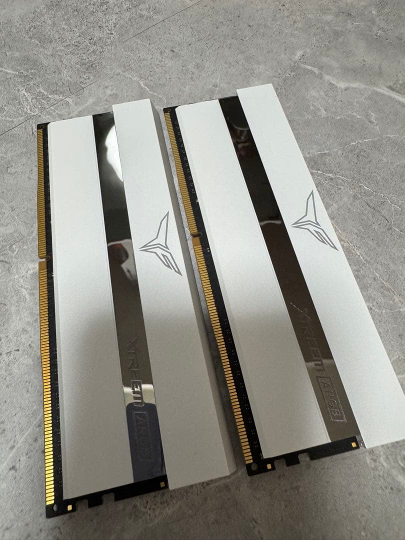 メモリ : xtreem white ddr4 3200mhz 16gb×2枚