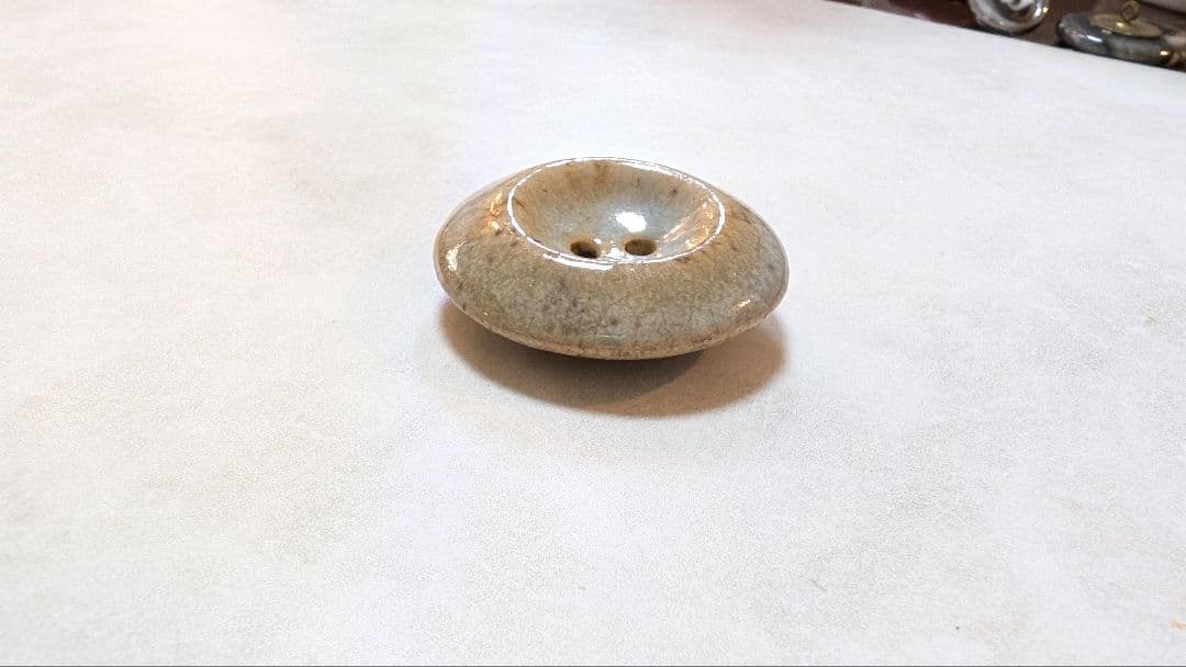 No.0320　ルーシー·リー　陶器ボタンA