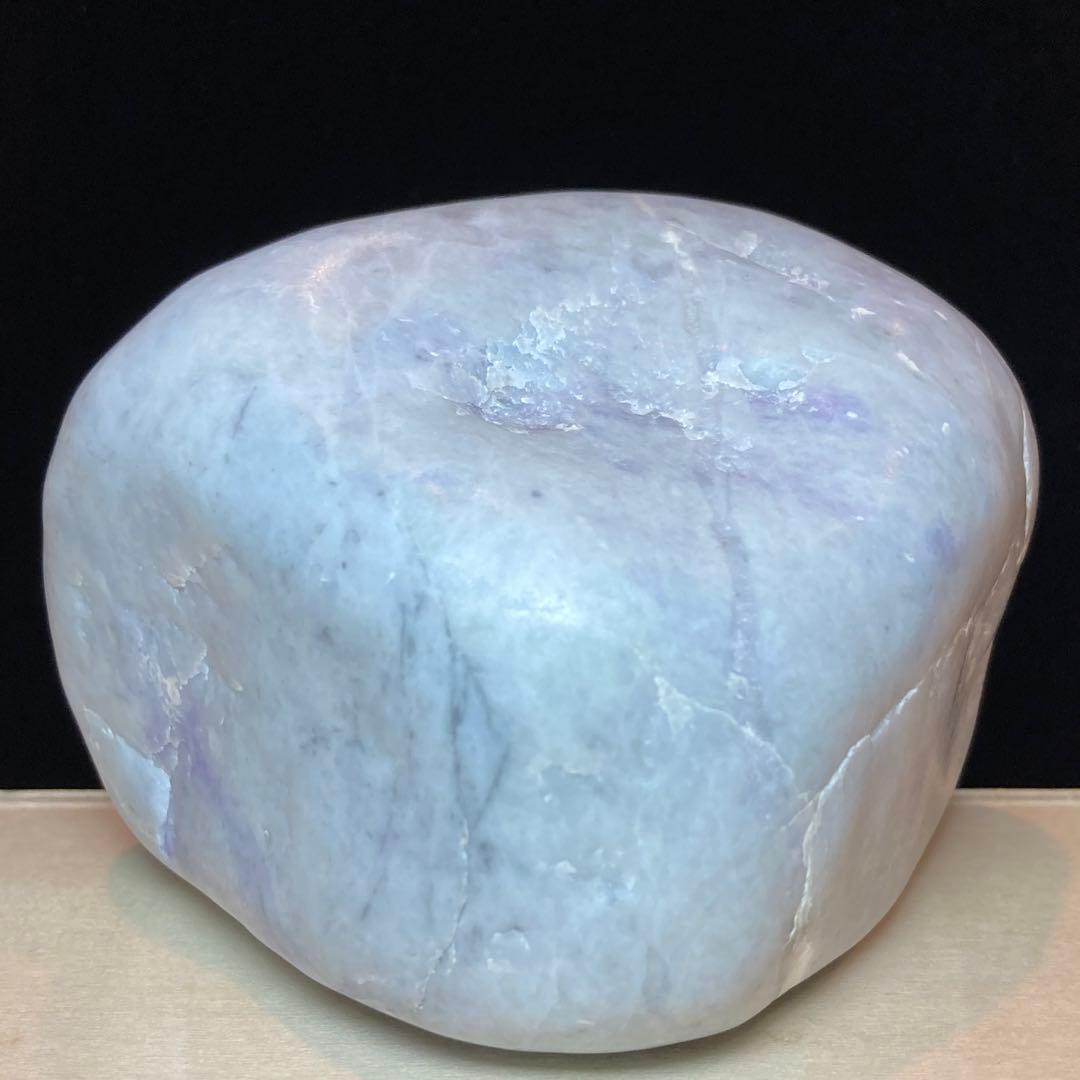 糸魚川翡翠　ラベンダー翡翠　原石　696ｇ