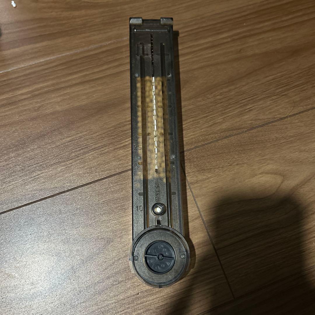 P-90TR 電動ガン　バッテリー、予備マガジン付き