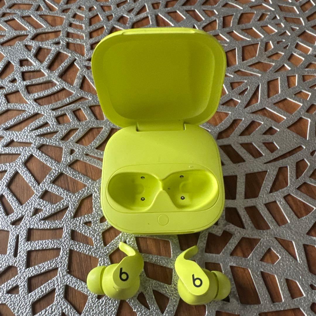 イエロー ワイヤレスイヤホン 充電ケース付き