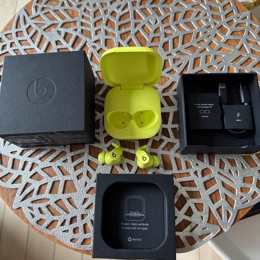 イエロー ワイヤレスイヤホン 充電ケース付き