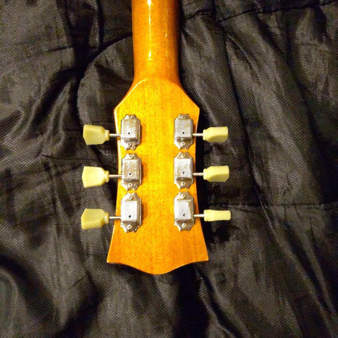 アコースティックギターJ200風カスタムしてます。