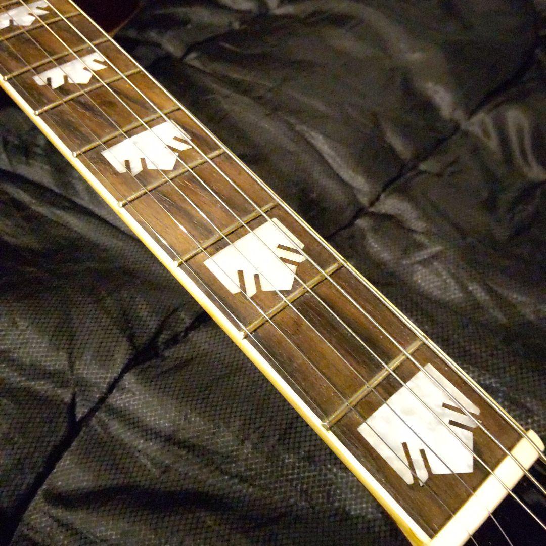 アコースティックギターJ200風カスタムしてます。