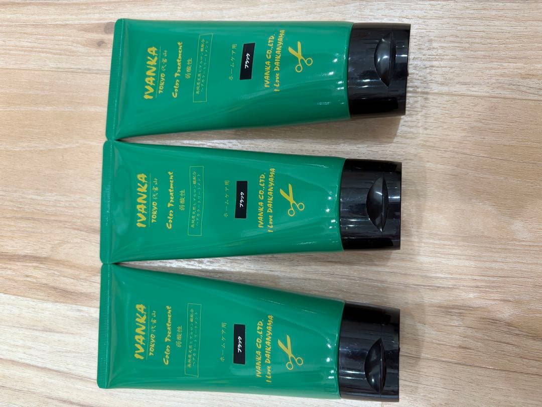 IVANKA ヘアカラートリートメント　ブラック