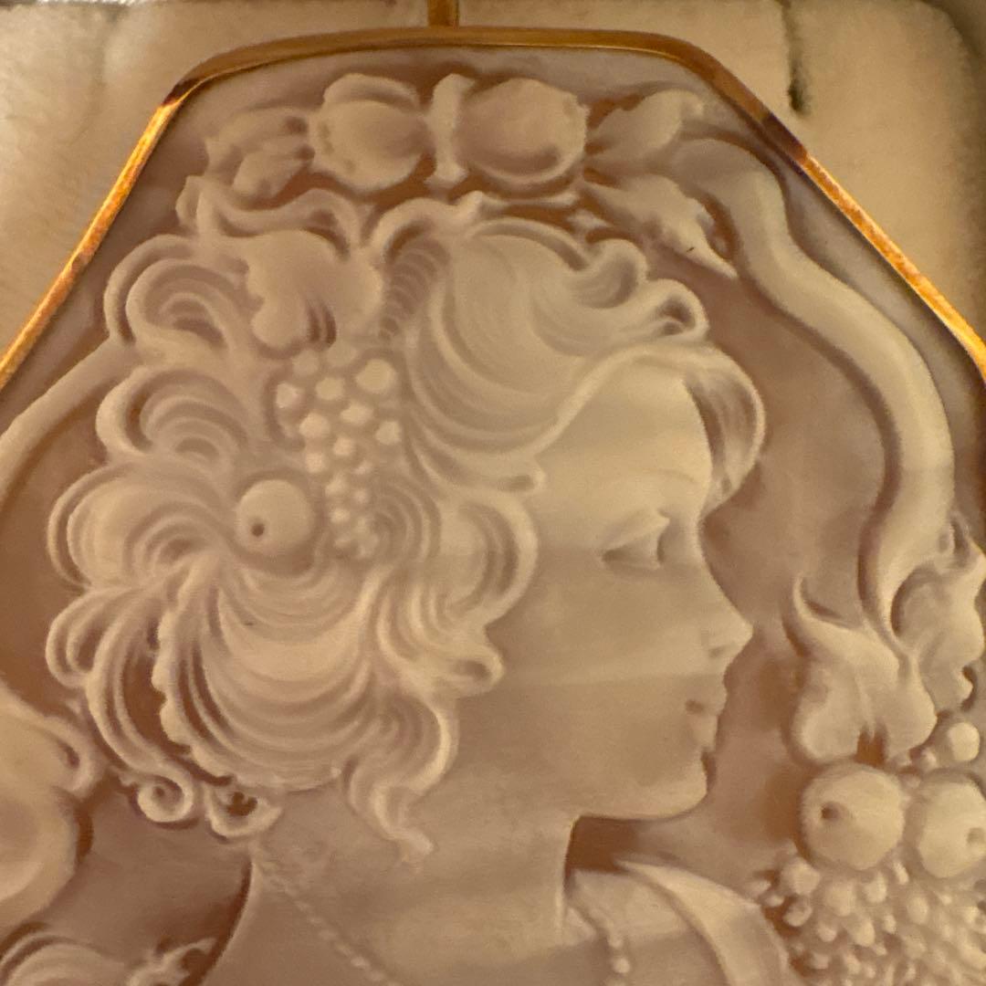 クリスピーノ作　イタリア　シェルカメオブローチ　18k