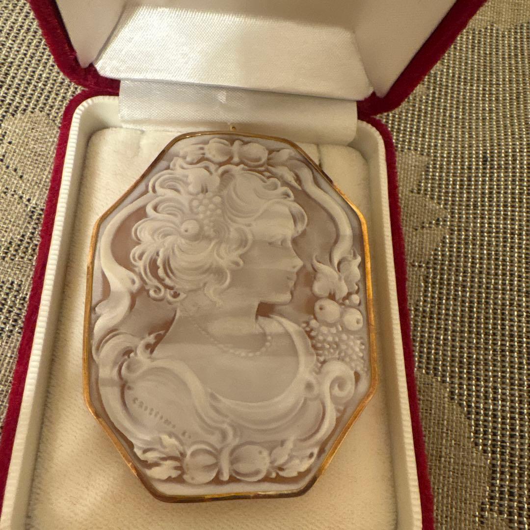 クリスピーノ作　イタリア　シェルカメオブローチ　18k