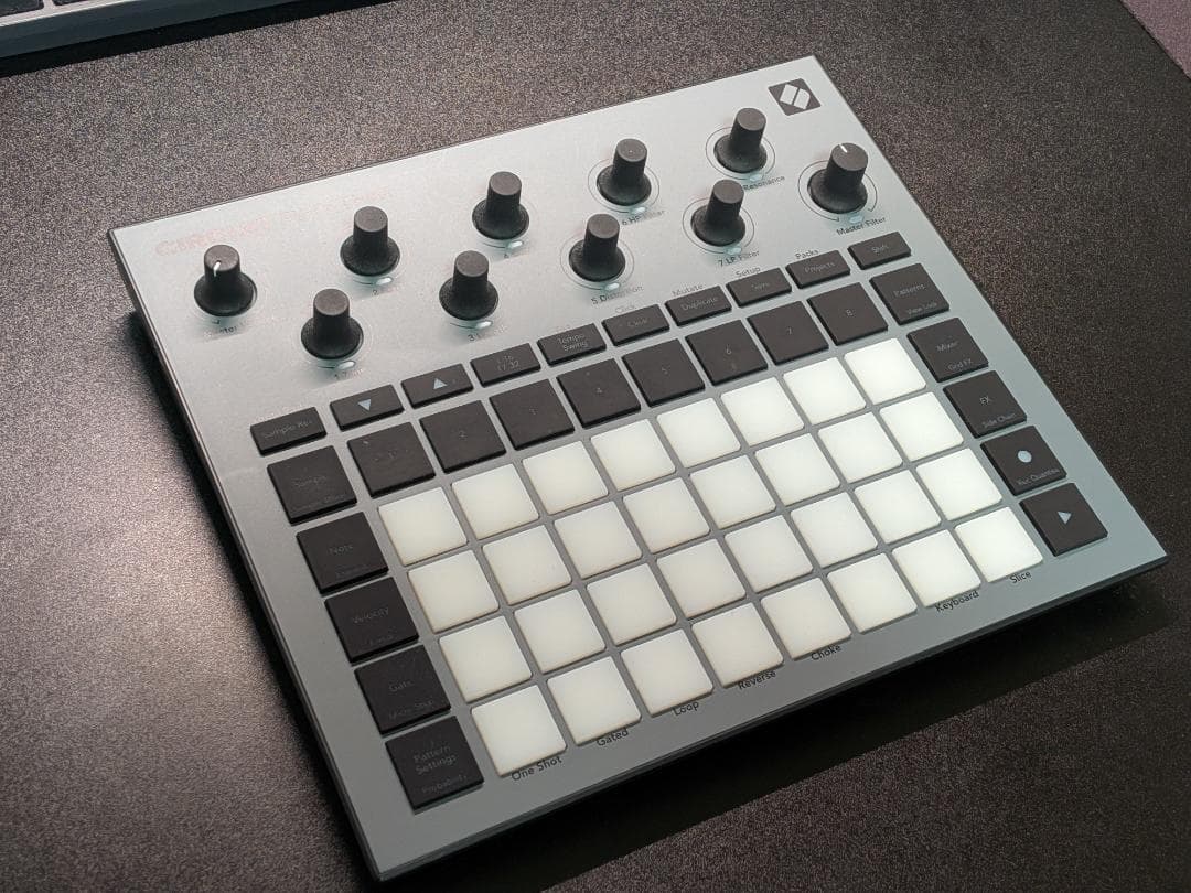 Novation Circuit Rhythm（サーキットリズム）