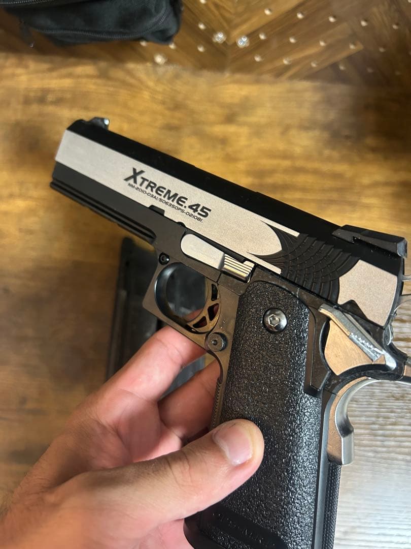 ハイキャパ XTREME .45 ロングマガジン2本付き