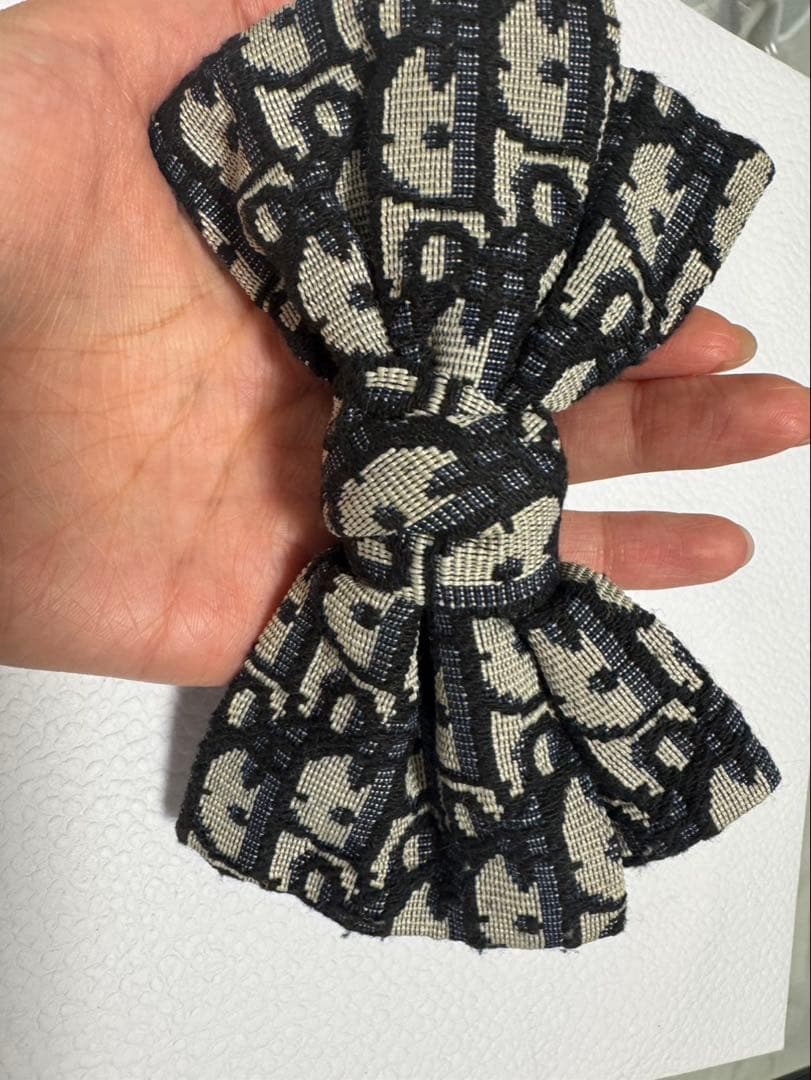 ［美品］DIOR リボン型ヘアクリップ 黒とベージュ