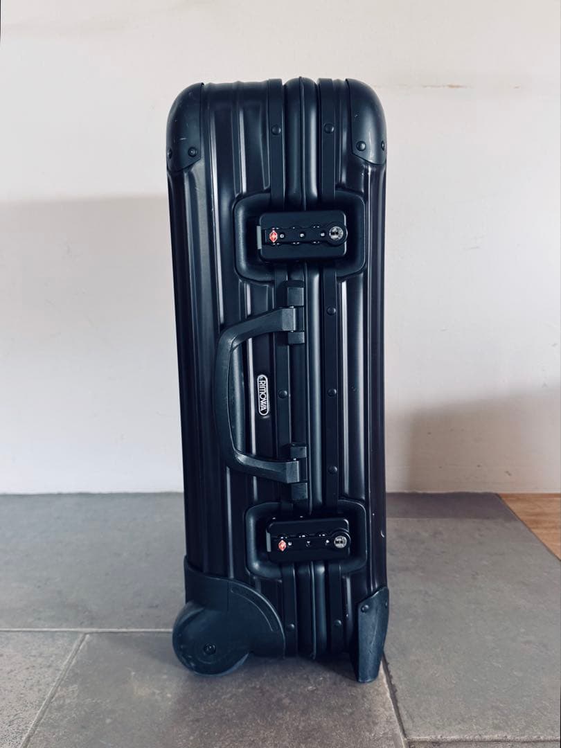 ユナイテッドアローズ別注 RIMOWA topas stealth 機内持込可