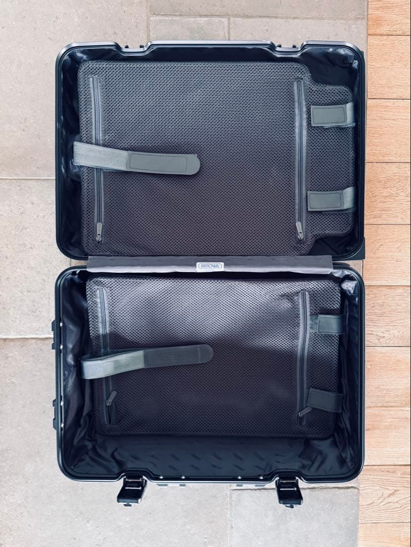 ユナイテッドアローズ別注 RIMOWA topas stealth 機内持込可