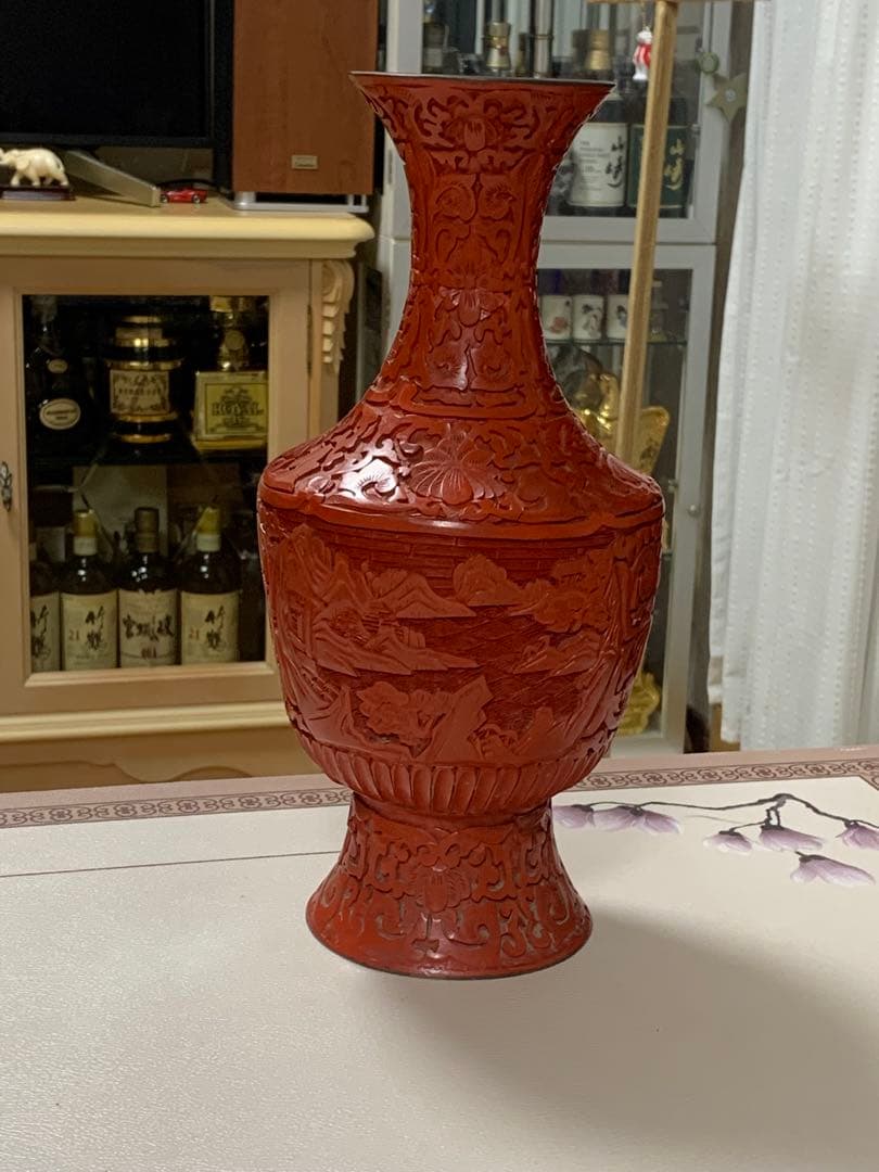 堆朱赤色の彫刻漆器風景花瓶高さ30cm以上