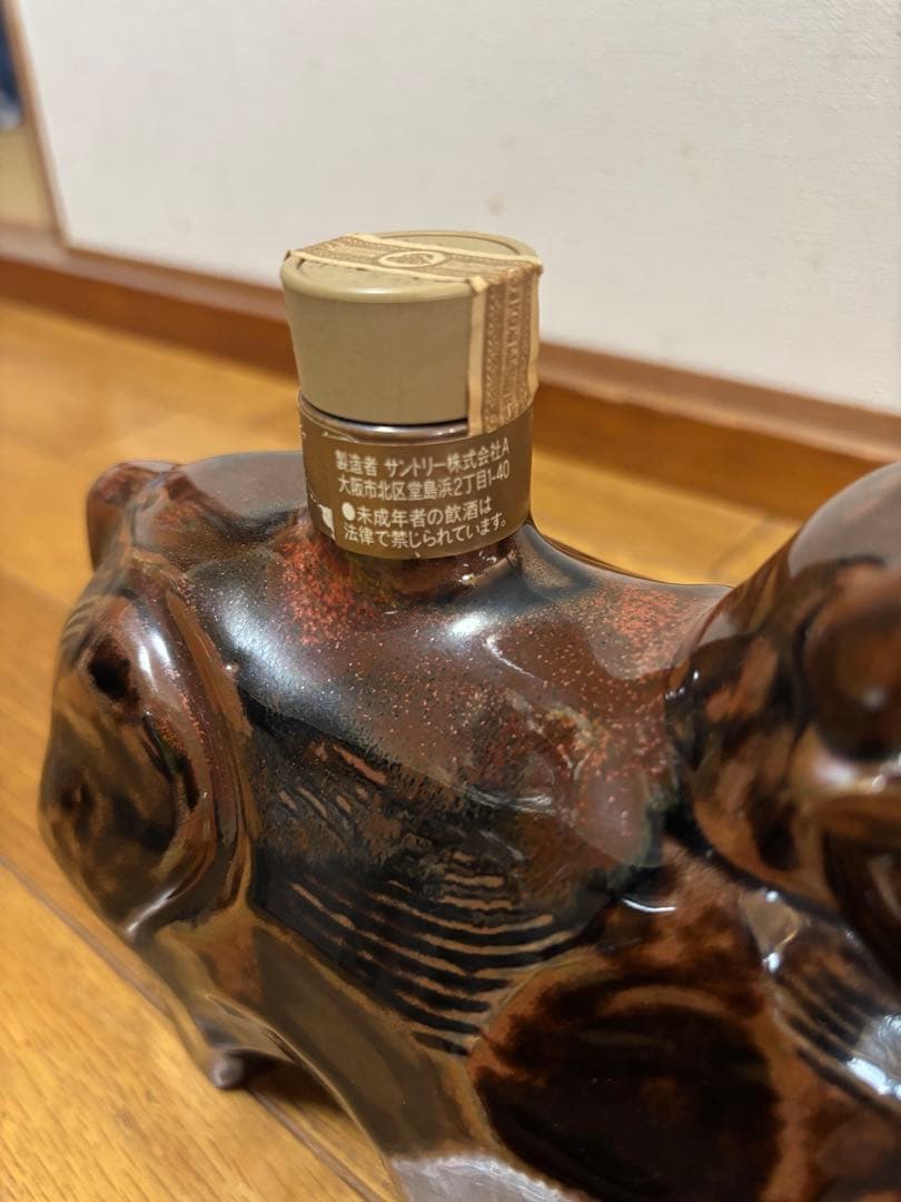【未開栓】干支 丑 牛型 陶器 ウイスキー サントリー ローヤル12年