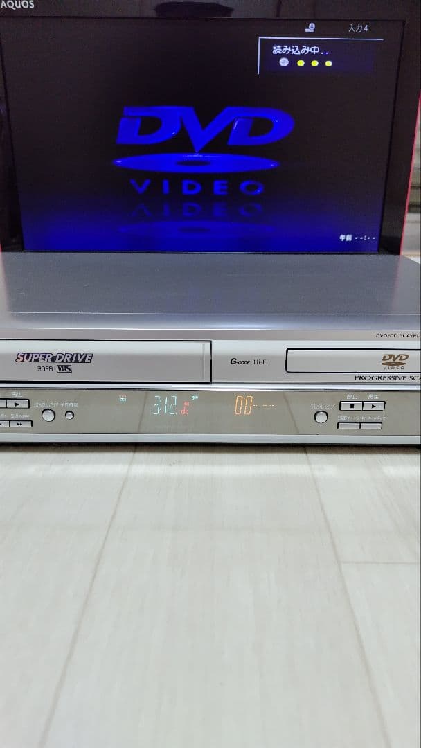 【動作品】Panasonic　DVDプレーヤー一体型ビデオ　NV-VP30