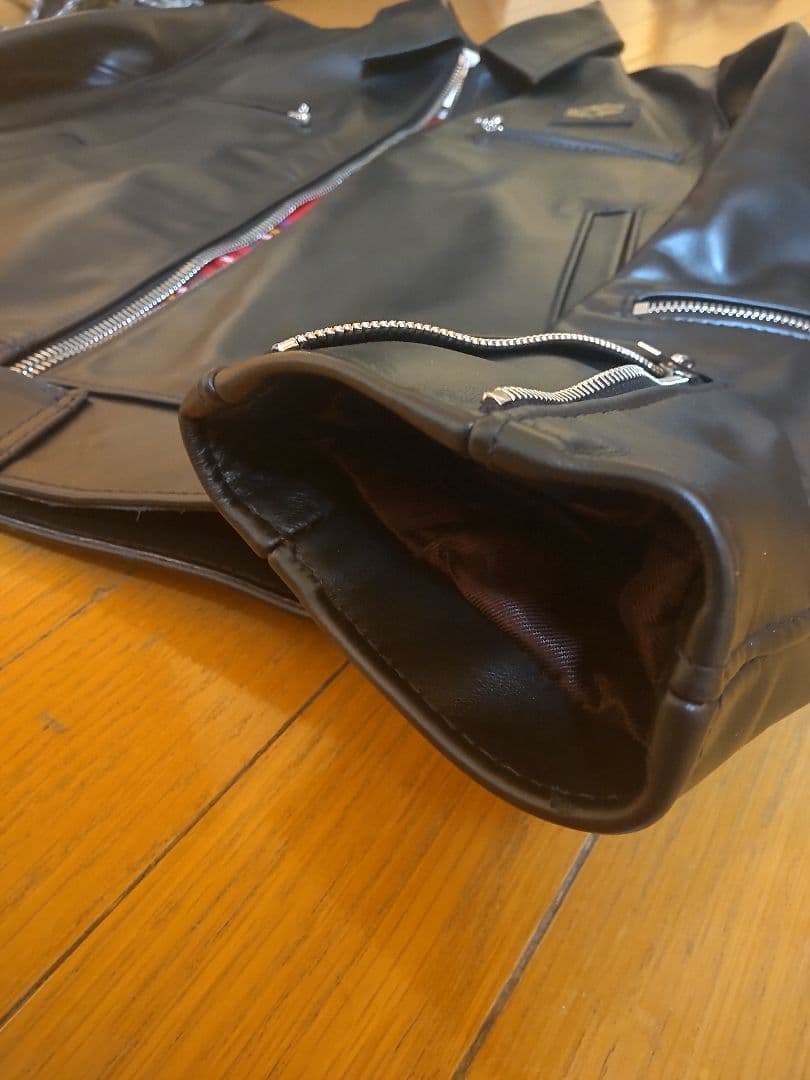 新品未使用品ルイスレザードミネーター タイトフィット