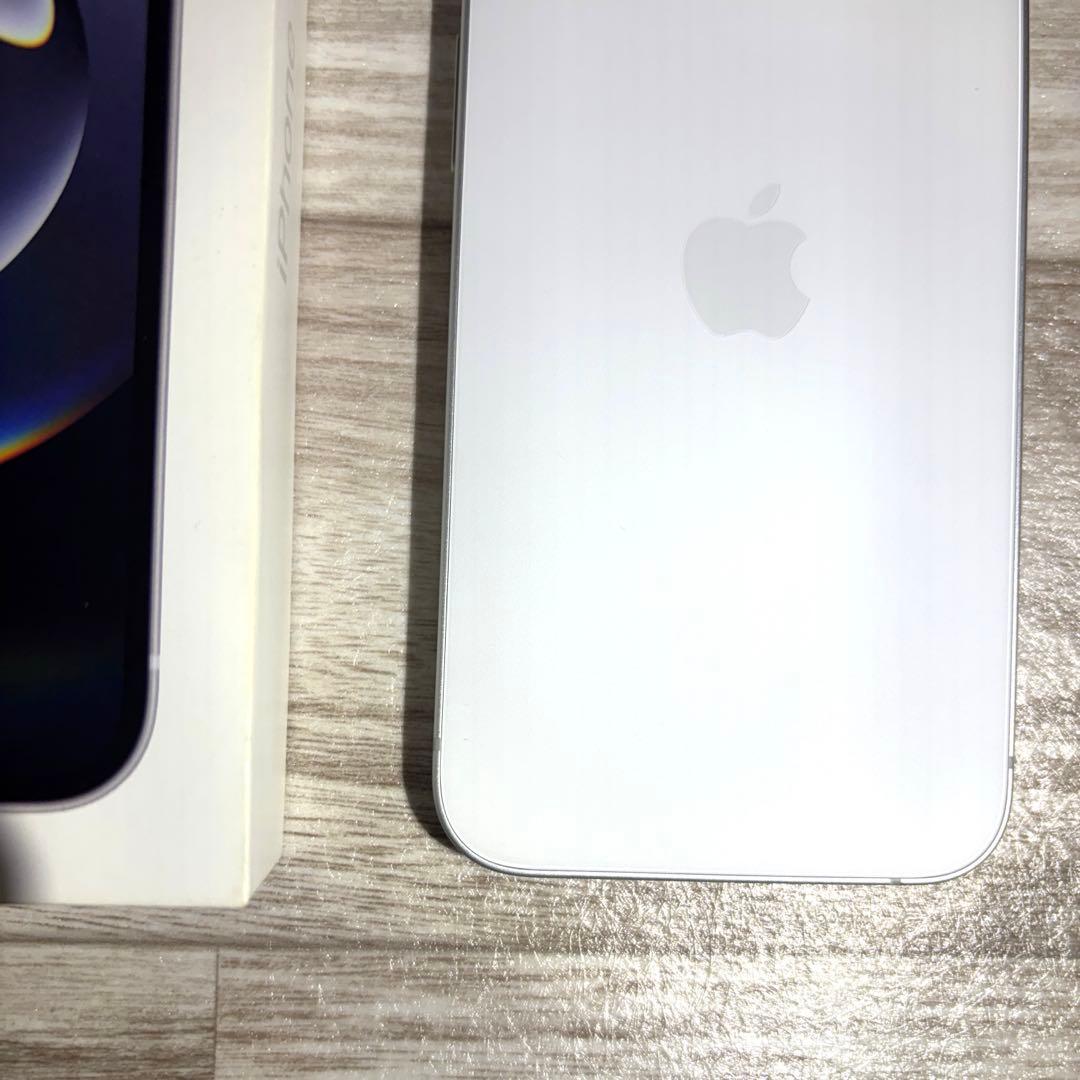 iPhone16e 128GB SIMフリー ホワイト　ほぼ新品
