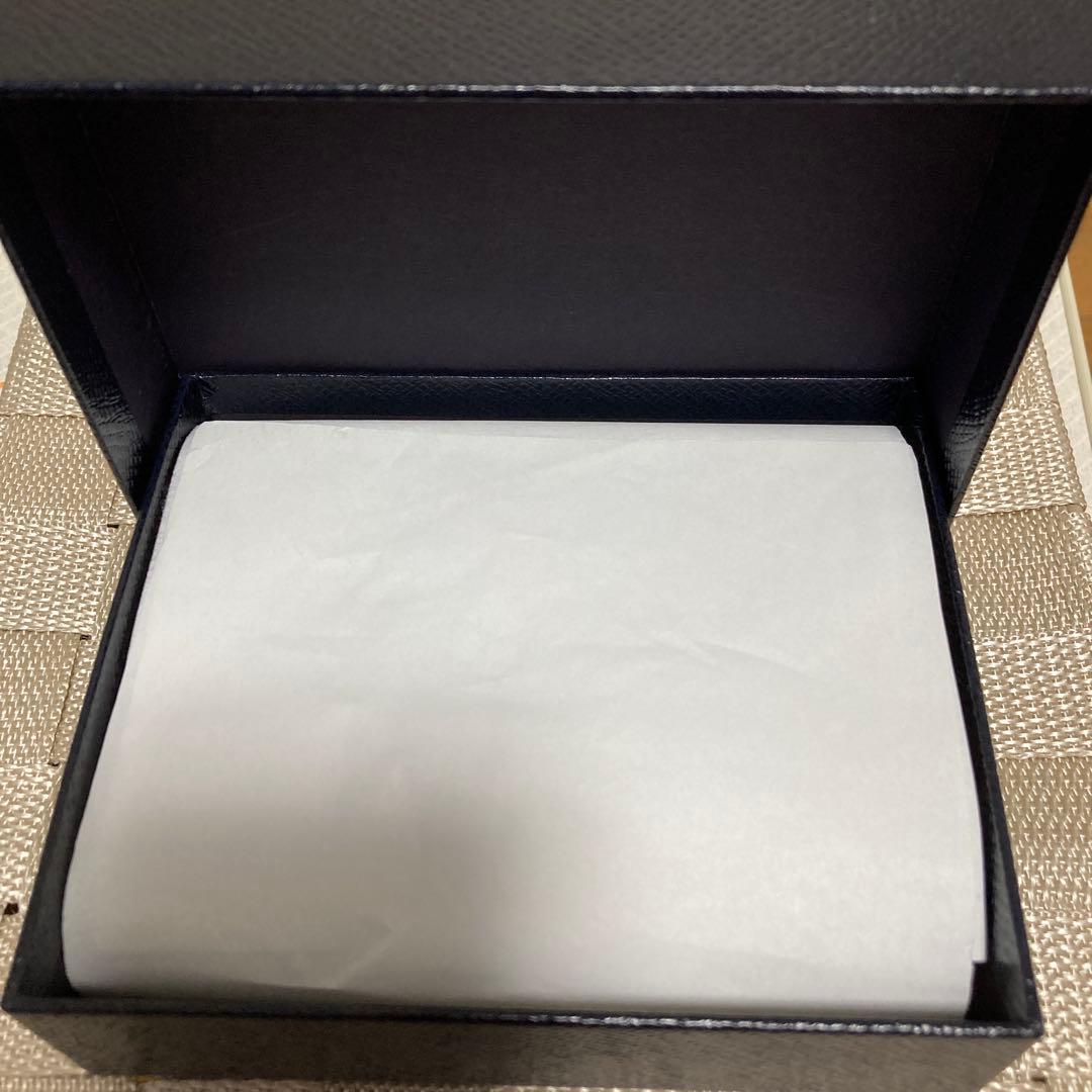 PRADA ベージュ折りたたみ財布