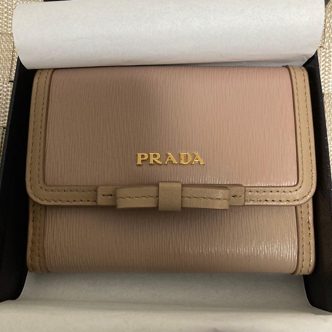 PRADA ベージュ折りたたみ財布