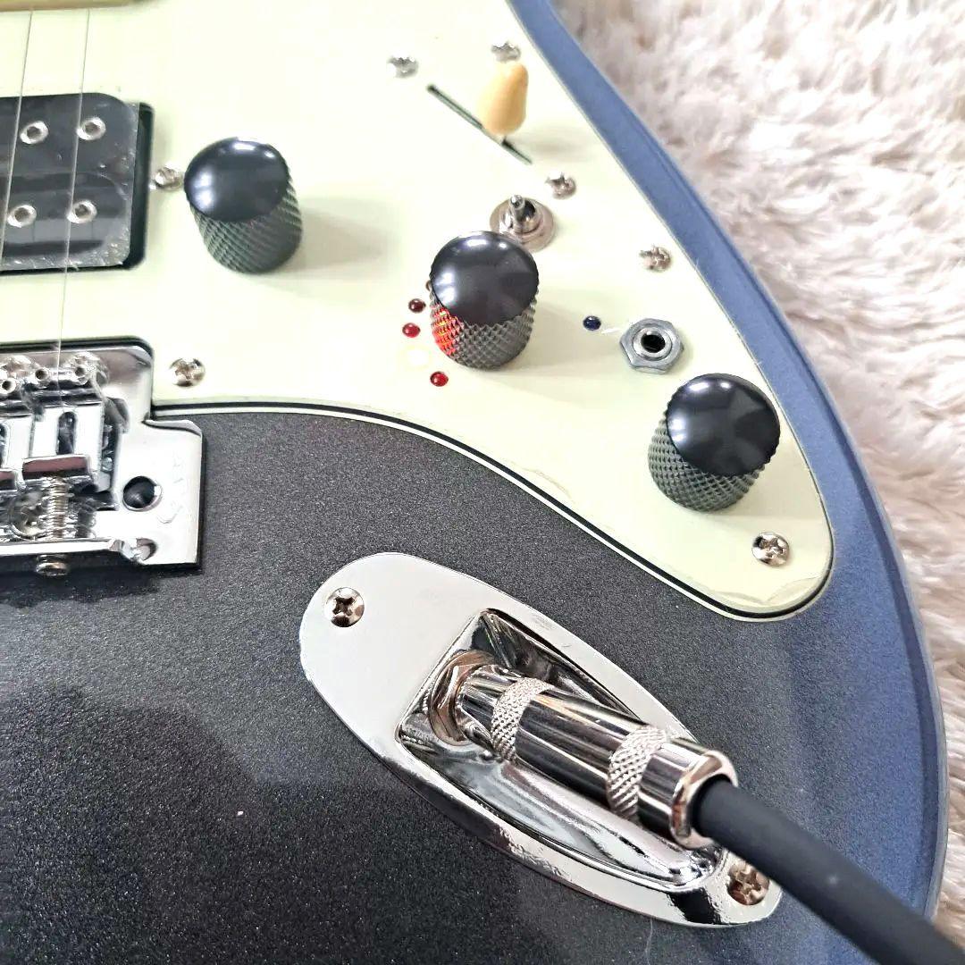 高品質アルダー材とローステッドメイプルネックを採用したプロ仕様のスマートギター