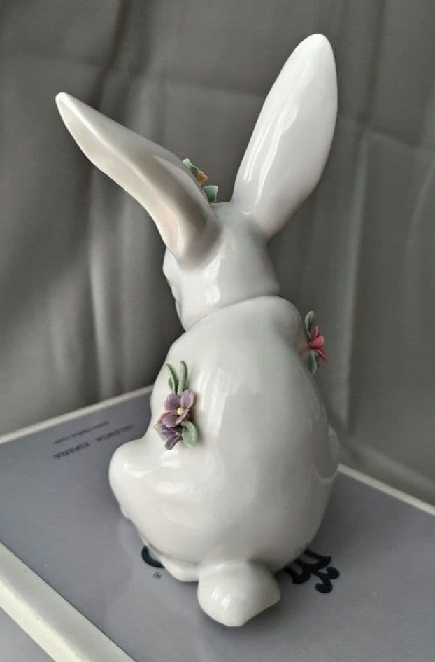 ❷リヤドロ 花飾りの白うさぎ 後ろ脚立ち 置物 インテリア ヴィンテージ