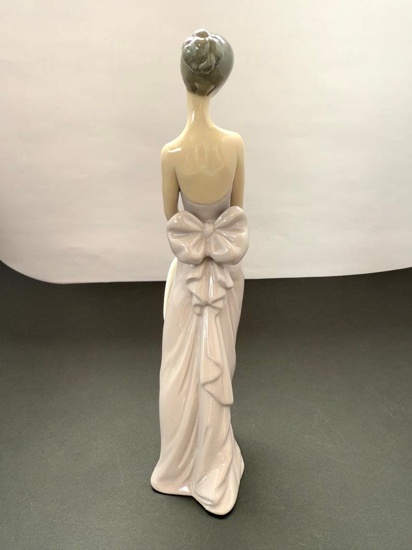 リヤドロ 帽子付花嫁介添人 5598 送料込み