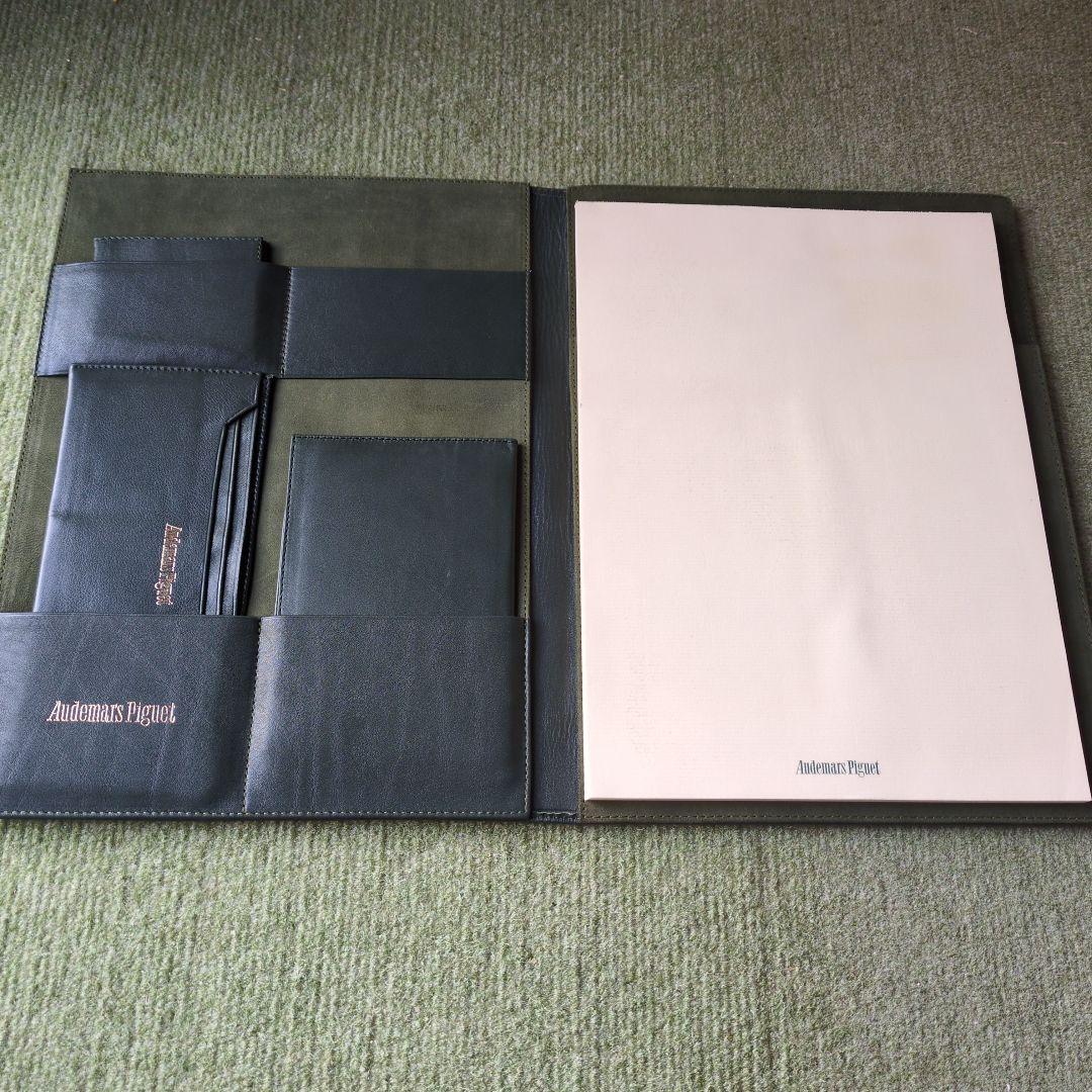 Audemars Piguet ダークグリーン のカバー付きノートセット　非売品