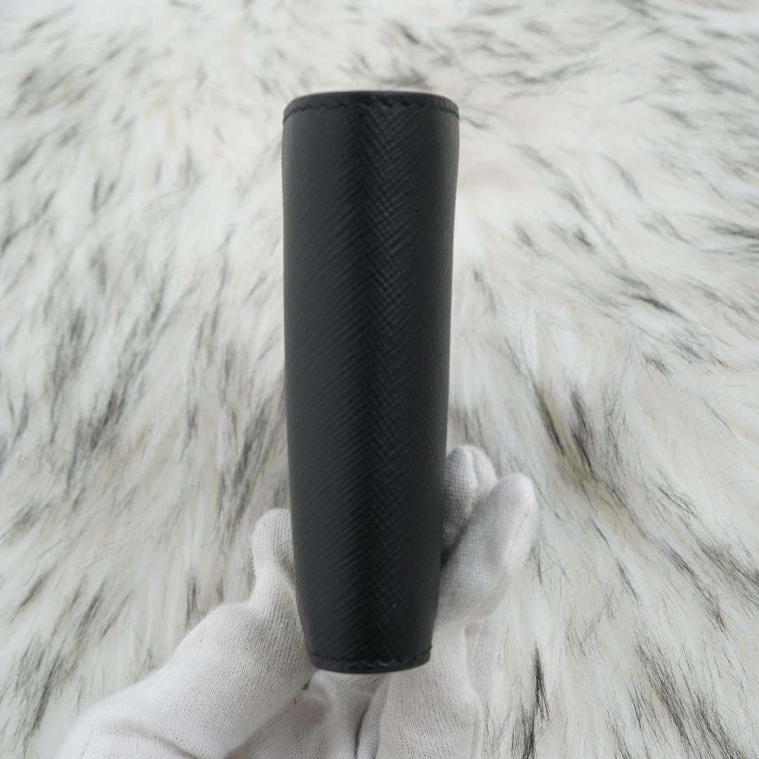 新品未使用品　jimmy choo ジミーチュウ　二つ折り財布　レザー　ブラック