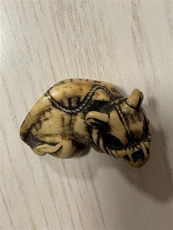 シ*ジ様 牛彫刻　極上根付　天然素材　希少　アンティーク　骨董品