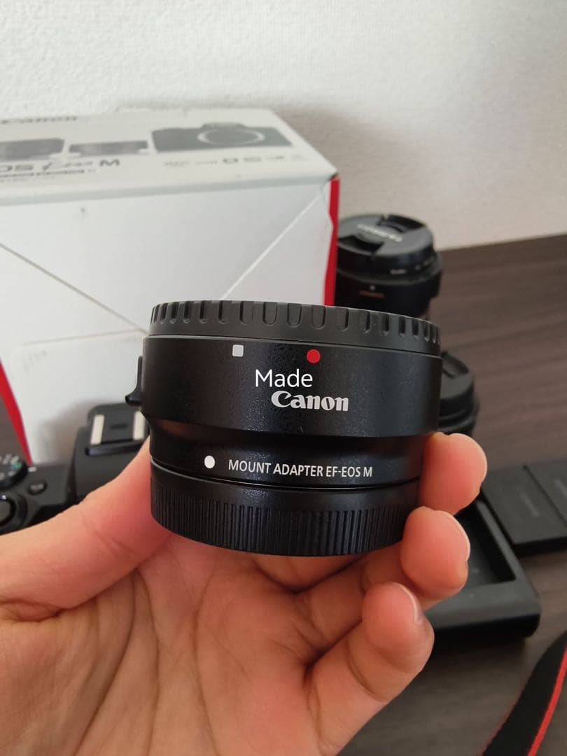 Canon EOS Kiss M + 3本レンズセット￼とアダプター￼