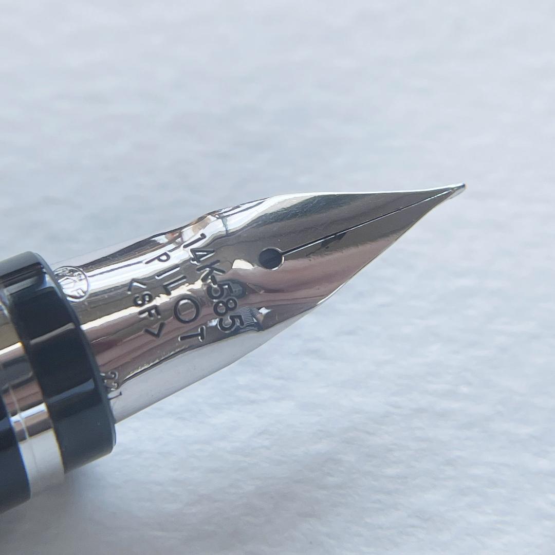 Pilot Elabo エラボ 万年筆 黒 SFペン先