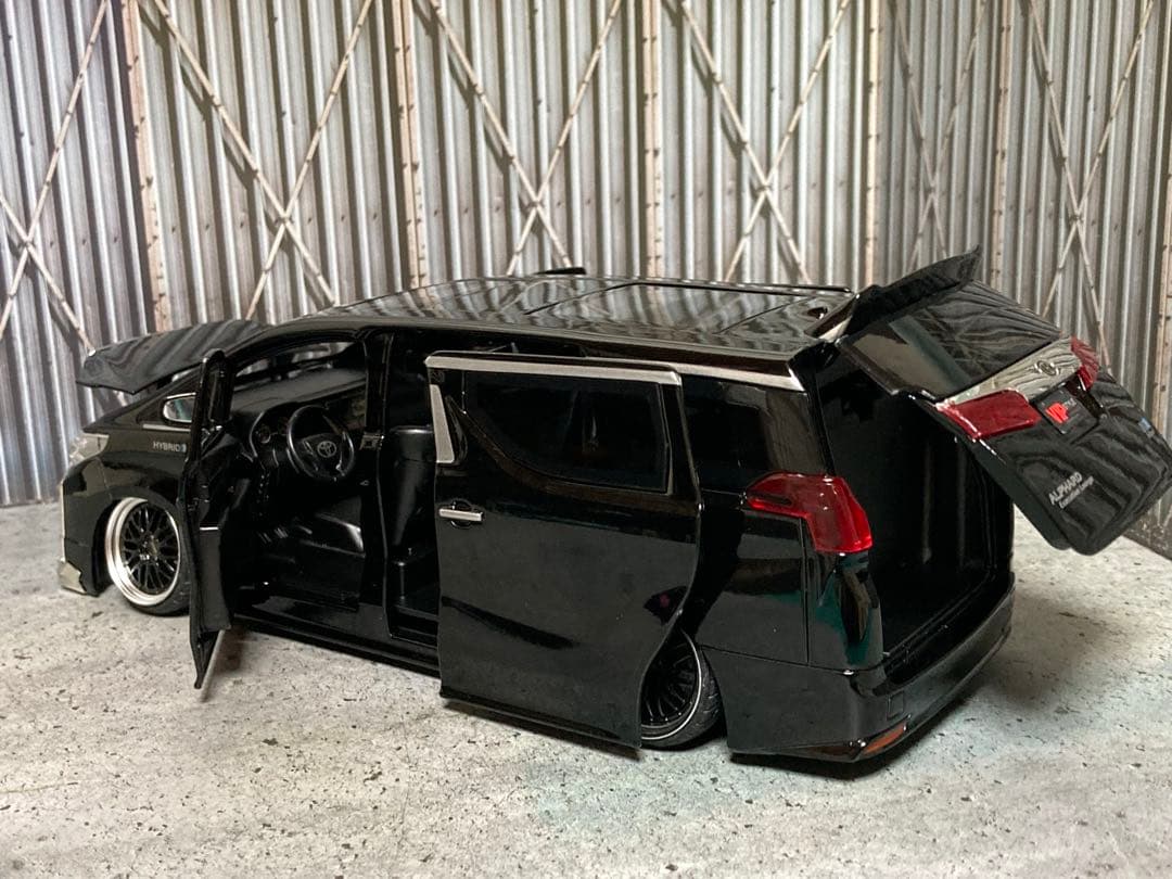 1/24 トヨタ アルファード（VIPカスタム品）