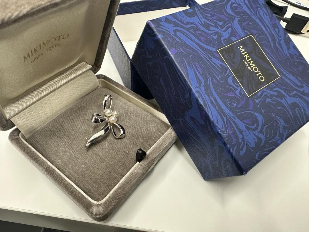 MIKIMOTO リボンモチーフ ブローチ