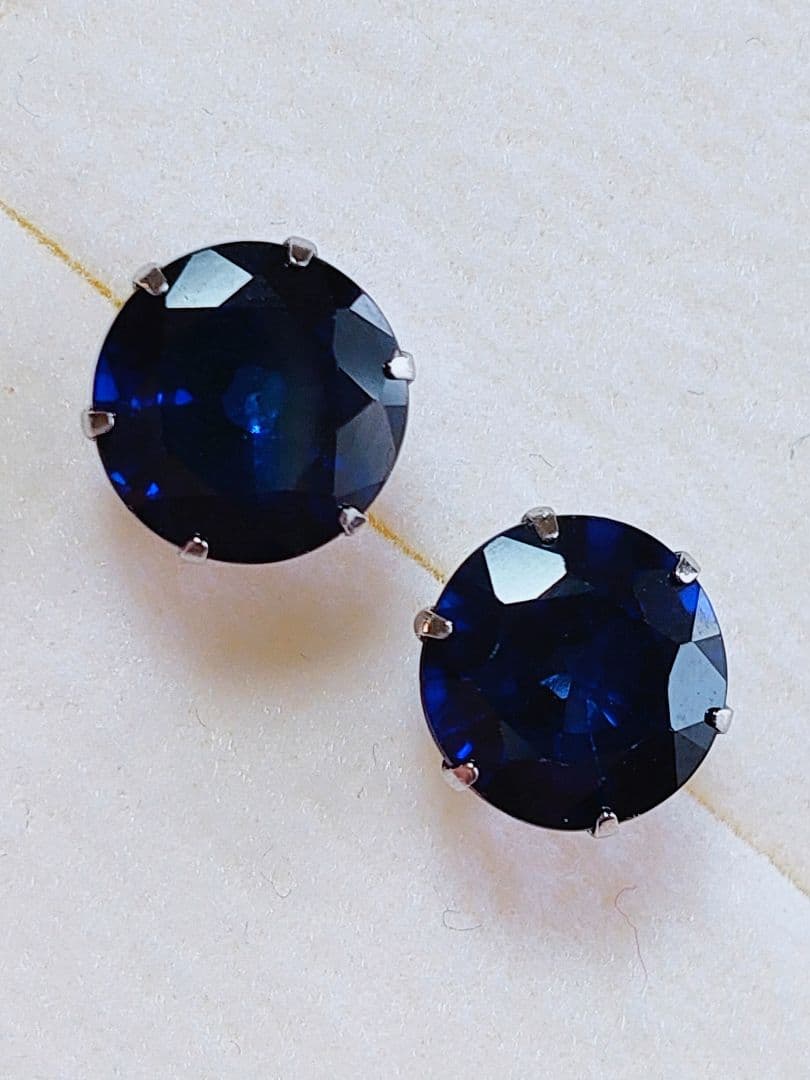新入荷 未使用品 pt900 大粒天然ブルーサファイア ピアス