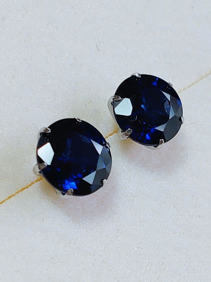 新入荷 未使用品 pt900 大粒天然ブルーサファイア ピアス
