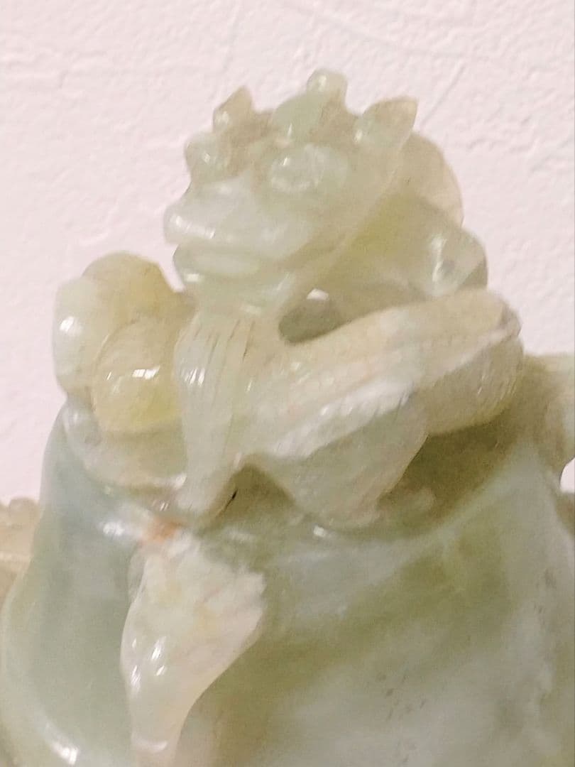 翡翠玉石香炉彫刻台座付き置物