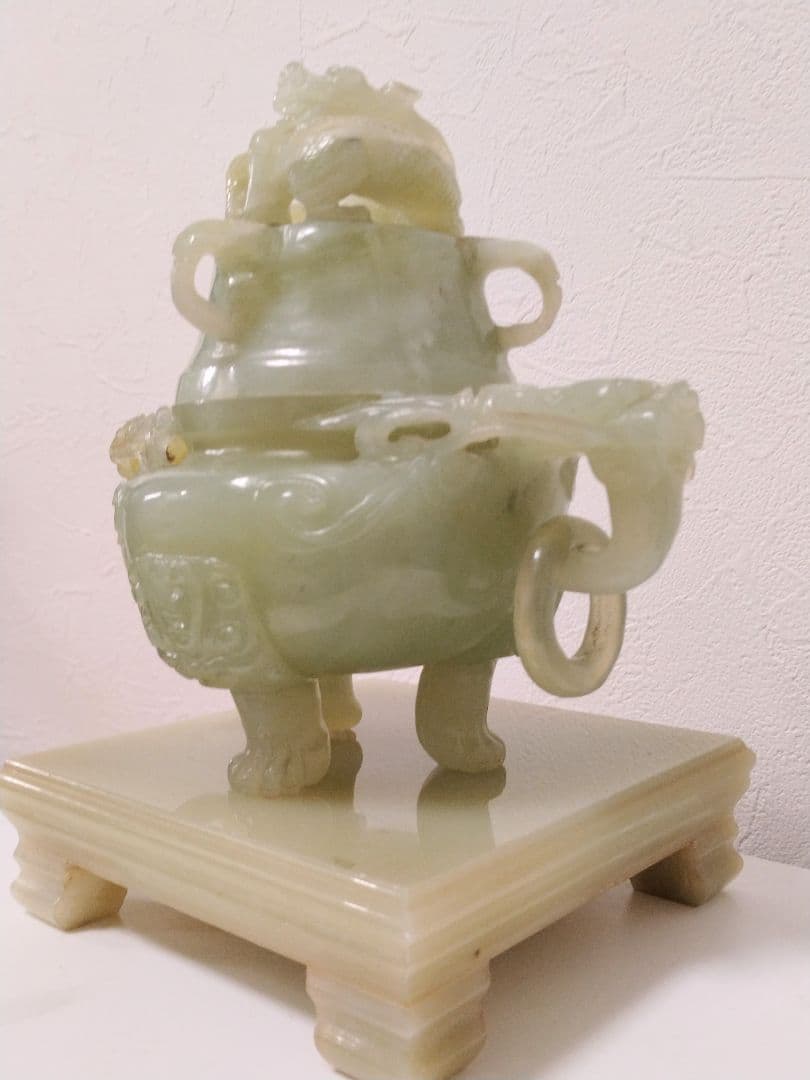 翡翠玉石香炉彫刻台座付き置物