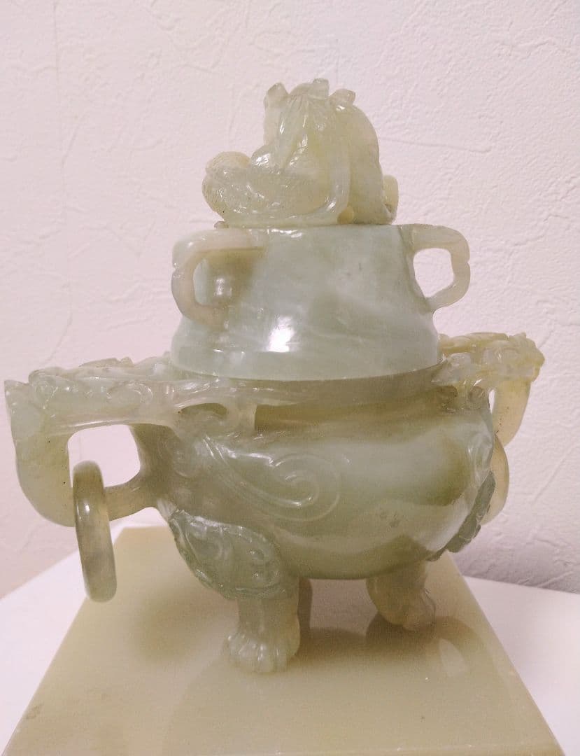 翡翠玉石香炉彫刻台座付き置物