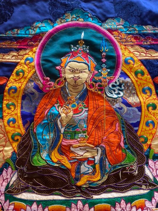 ブータン雑貨　刺繍タンカ　グルリンポチェ　92×158cm