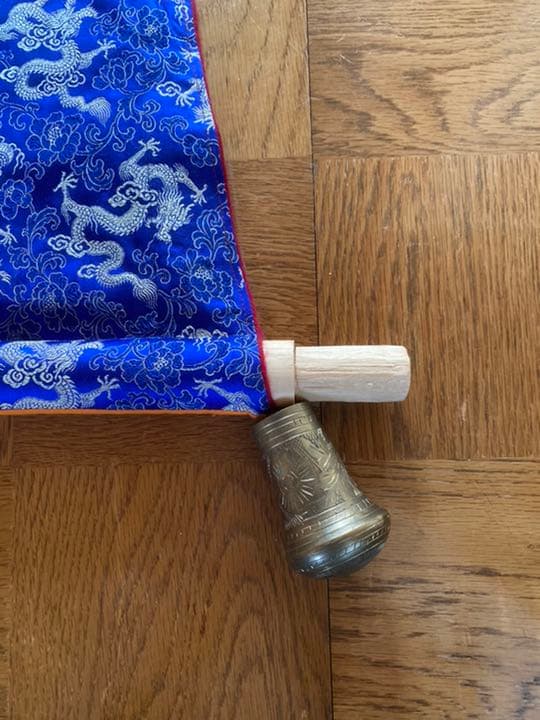 ブータン雑貨　刺繍タンカ　グルリンポチェ　92×158cm