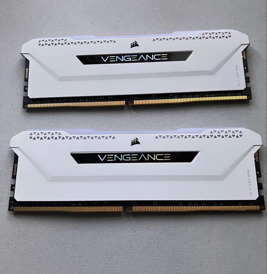 CMH32GX4M2D3600C18W DDR4 32GB(2×16GB)