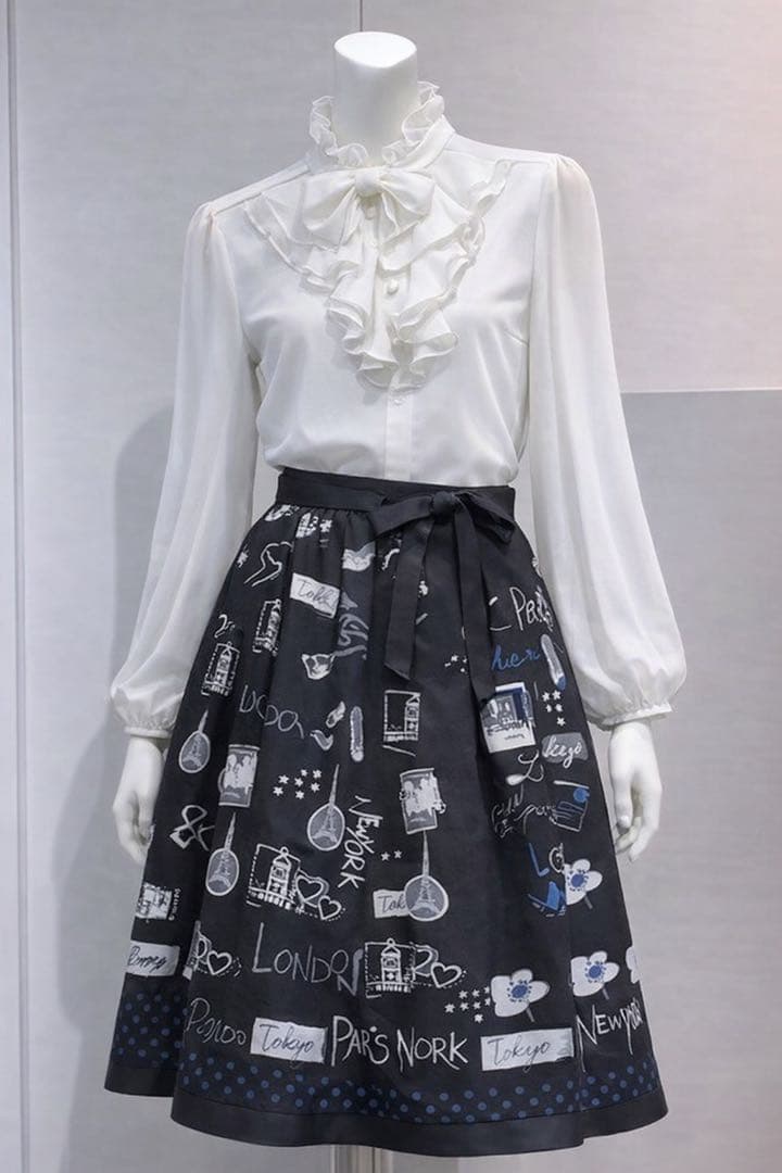 新品＊未使用☆M’S GRACY☆イラストプリント 黒 フレアスカート