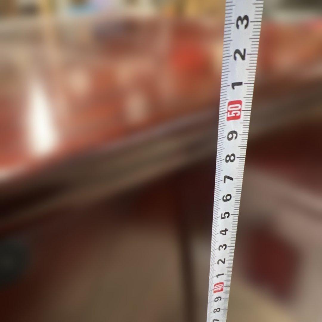 木製箪笥 赤褐色 彫刻デザイン