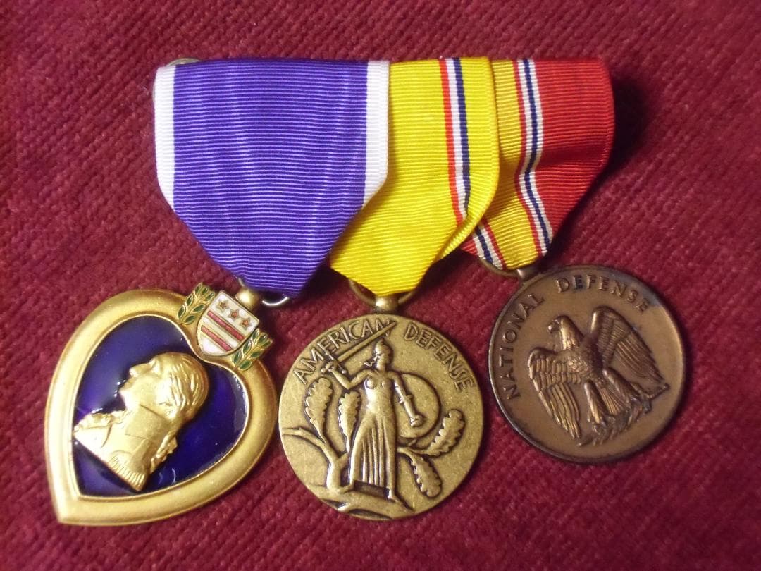 ★アメリカ軍の勲章/徽章＊パープルハート他３連メダルバー（実物）