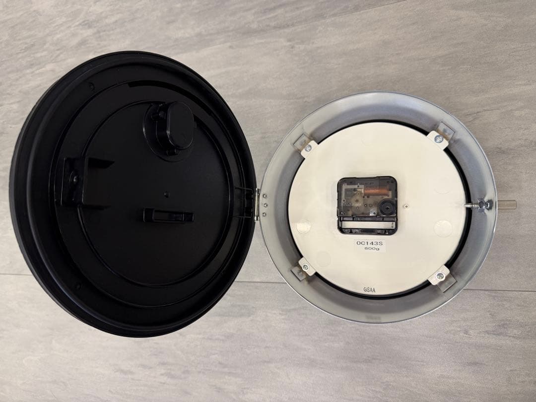 Pacific Furniture Service 壁掛け時計